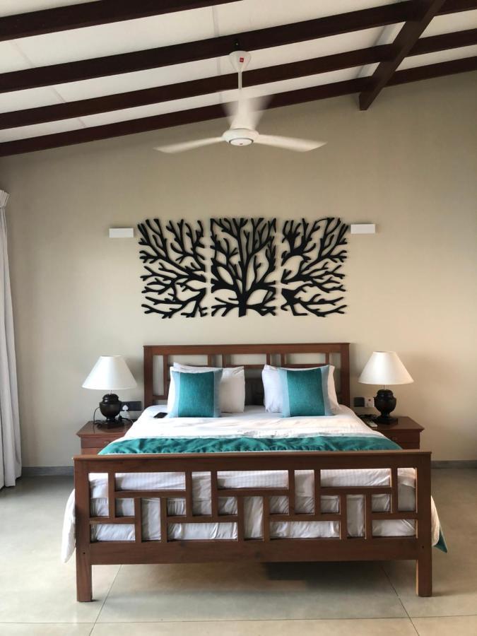 Driftwood Villa Pamunugama Exterior photo